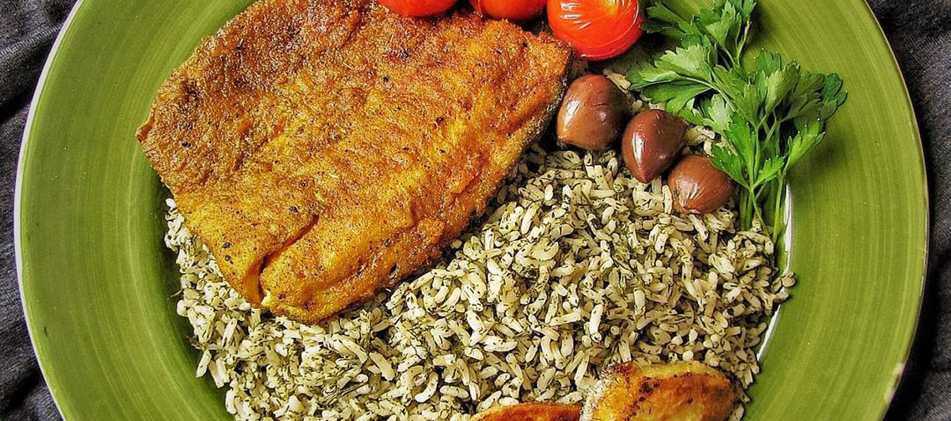 سبزی پلو با ماهی سوخاری