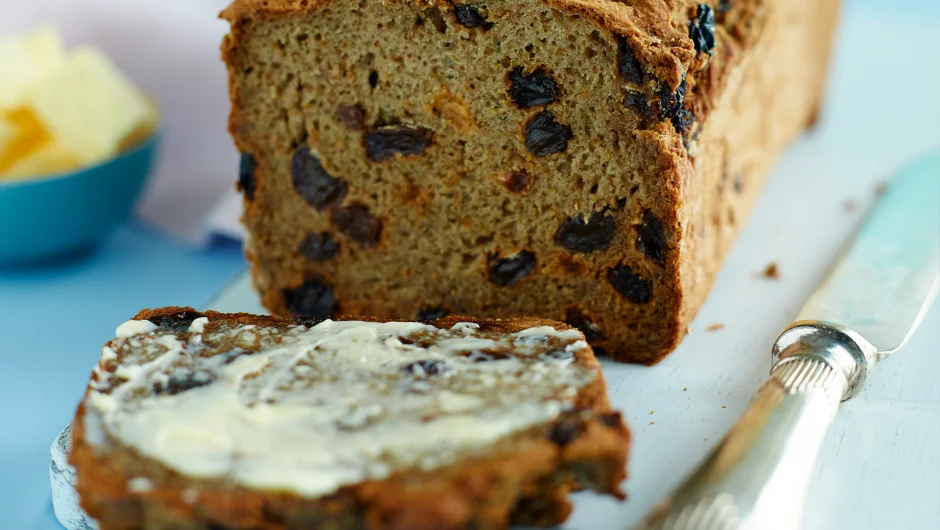 نان دارچین کشمشی