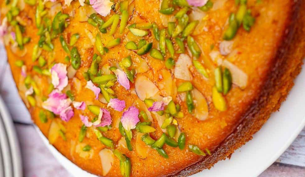 کیک گلاب و زعفران